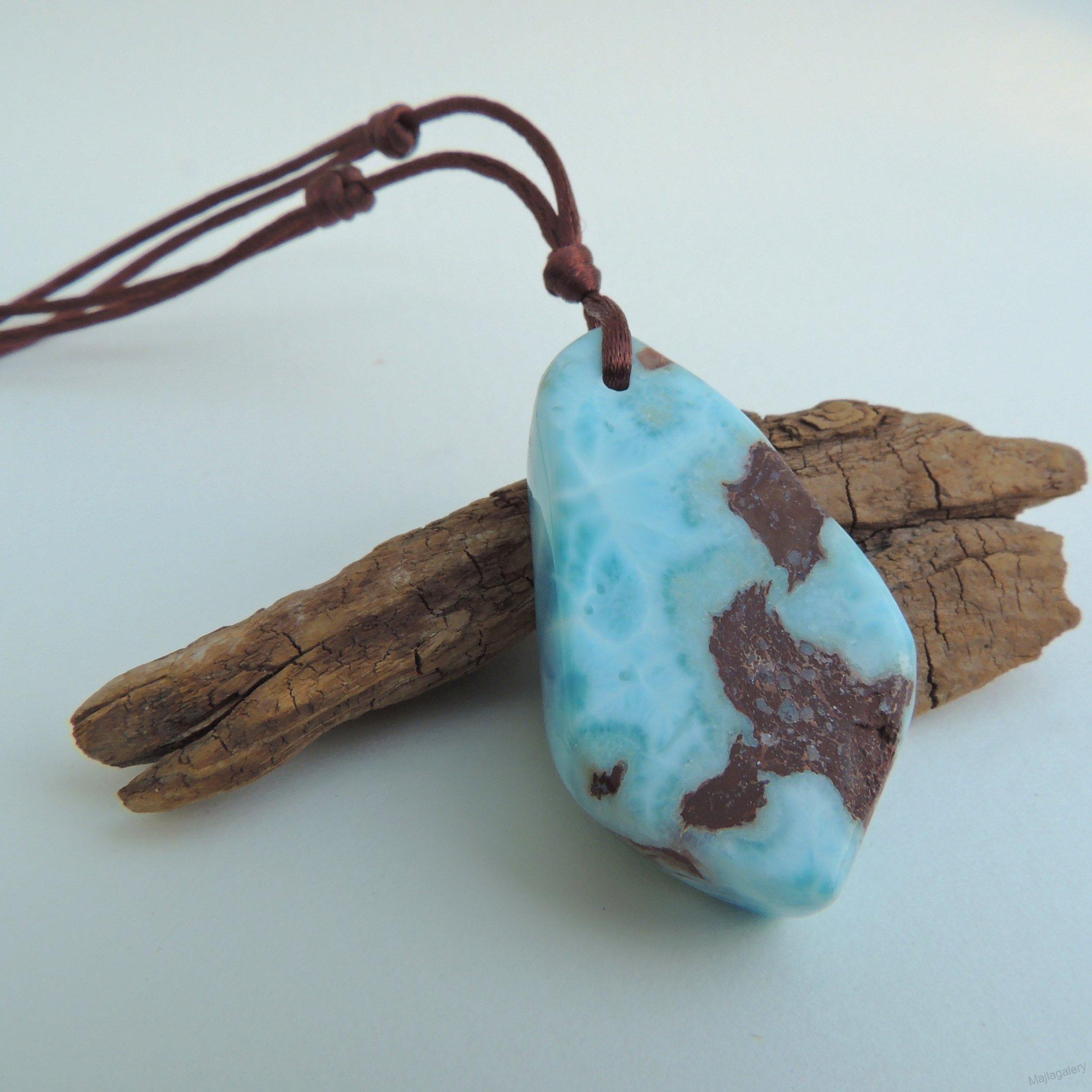 Larimar na saténovej šňúrke prívesok 