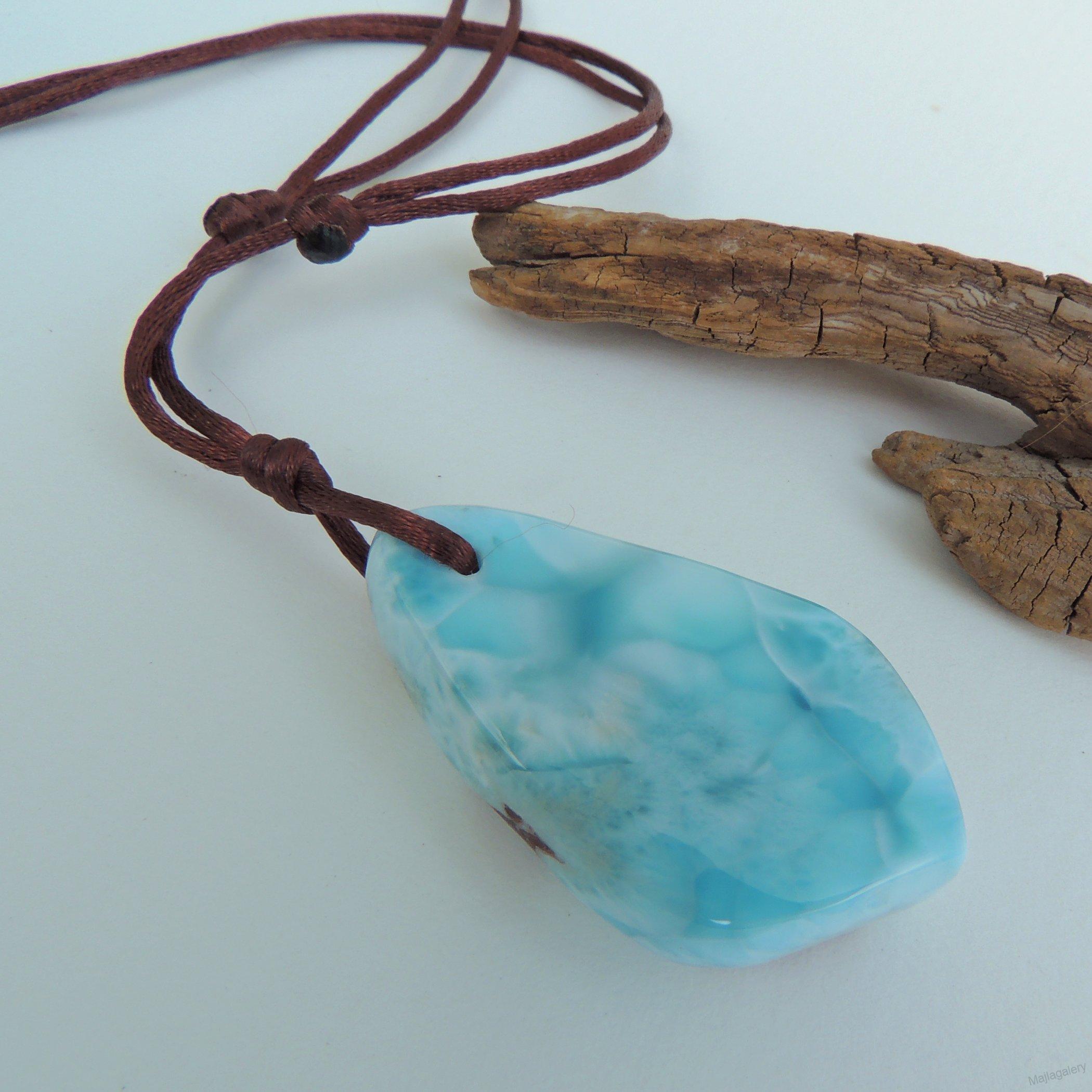 Larimar na saténovej šňúrke prívesok 