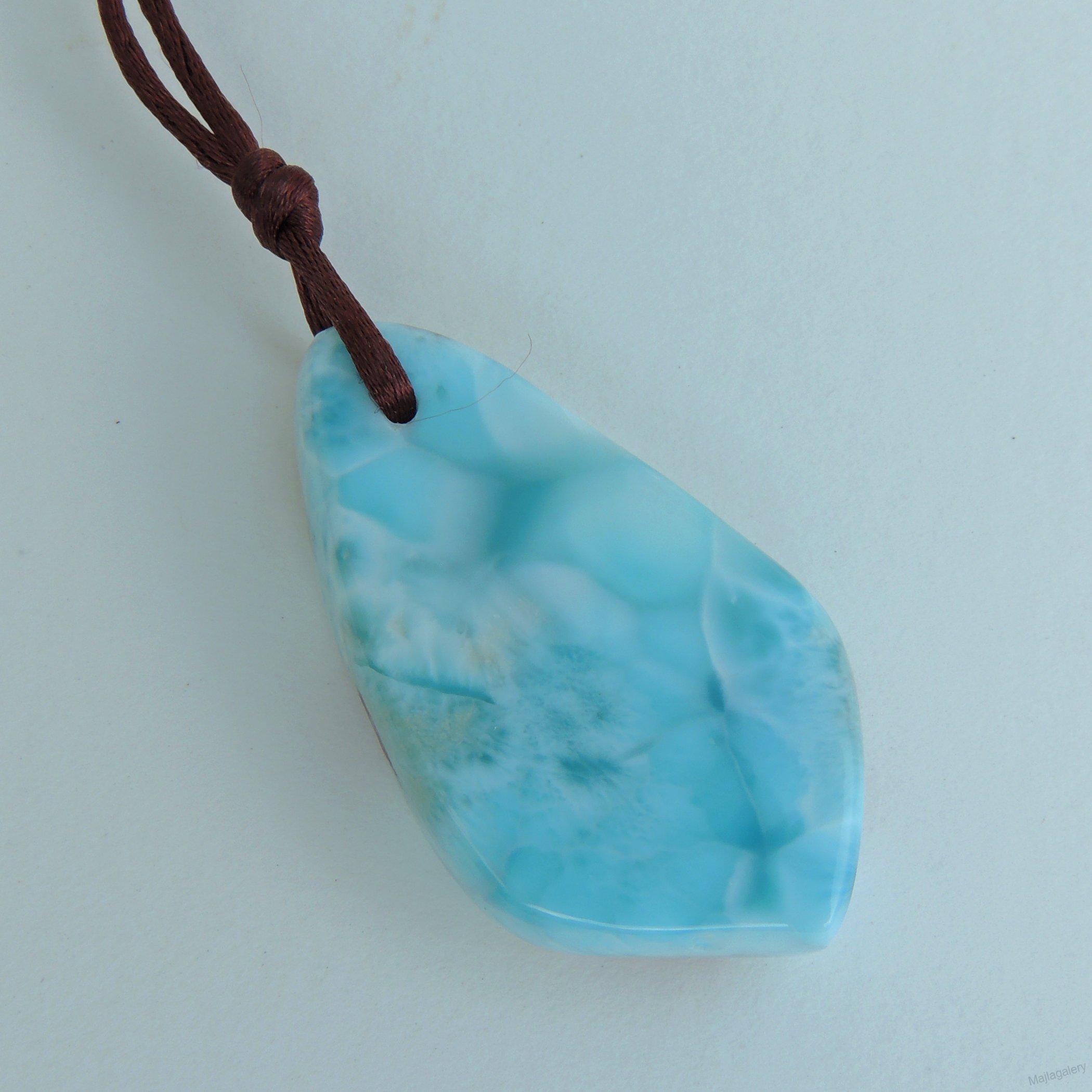 Larimar na saténovej šňúrke prívesok 