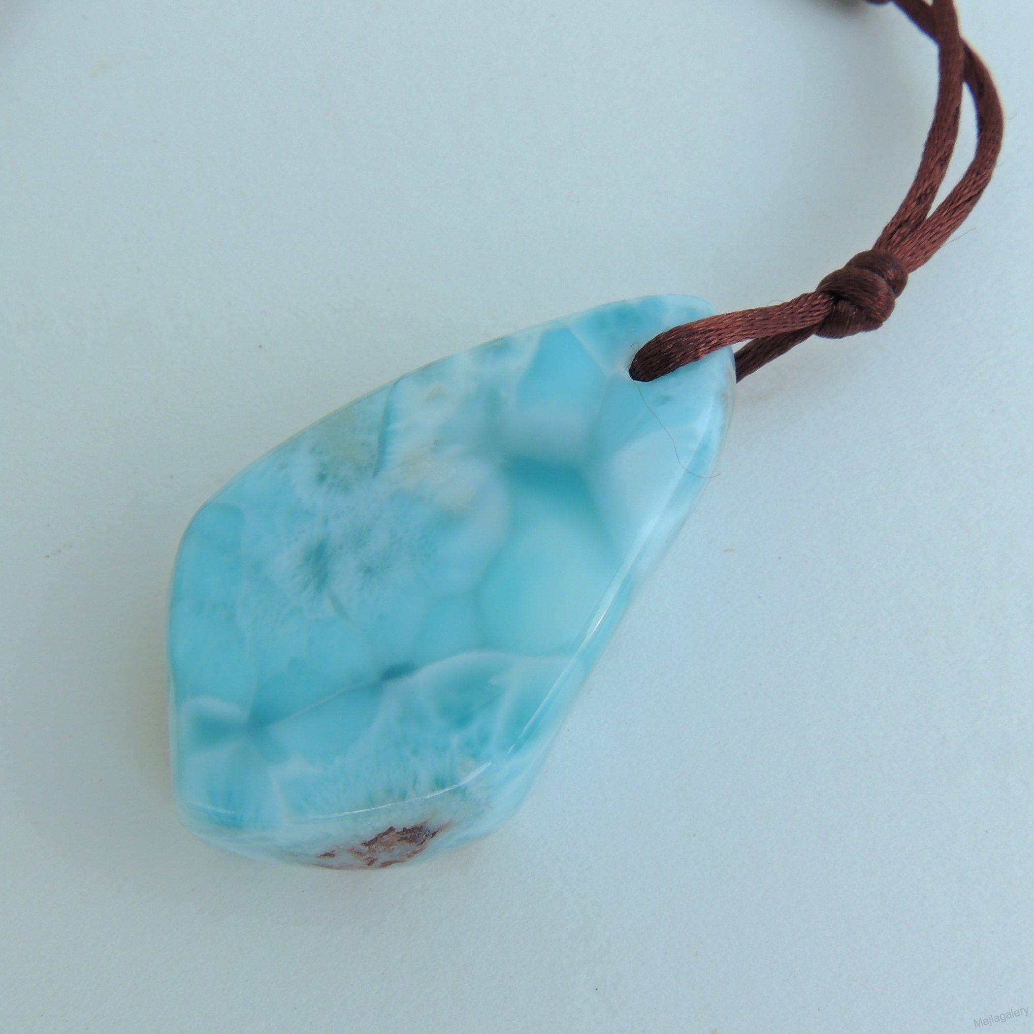 Larimar na saténovej šňúrke prívesok 