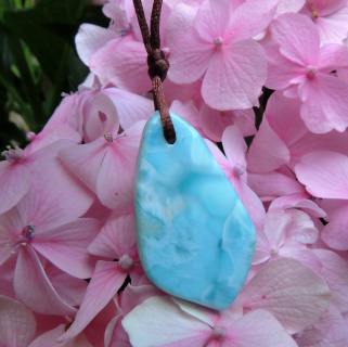 Larimar na saténovej šňúrke prívesok 